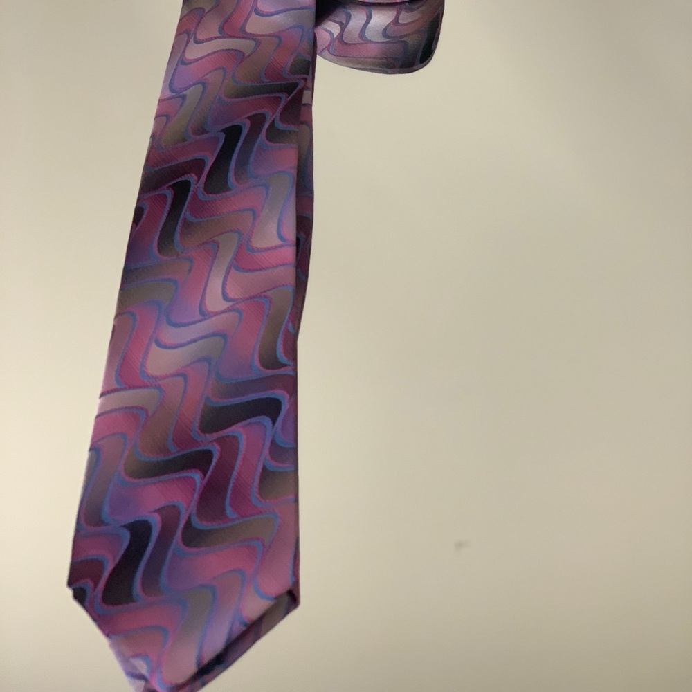 APT 9 Tie